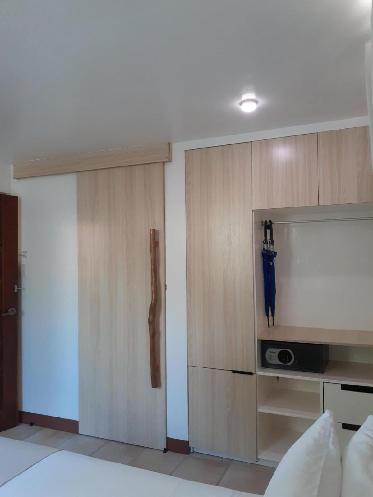 Bluewaves Beach House Balabag  Экстерьер фото
