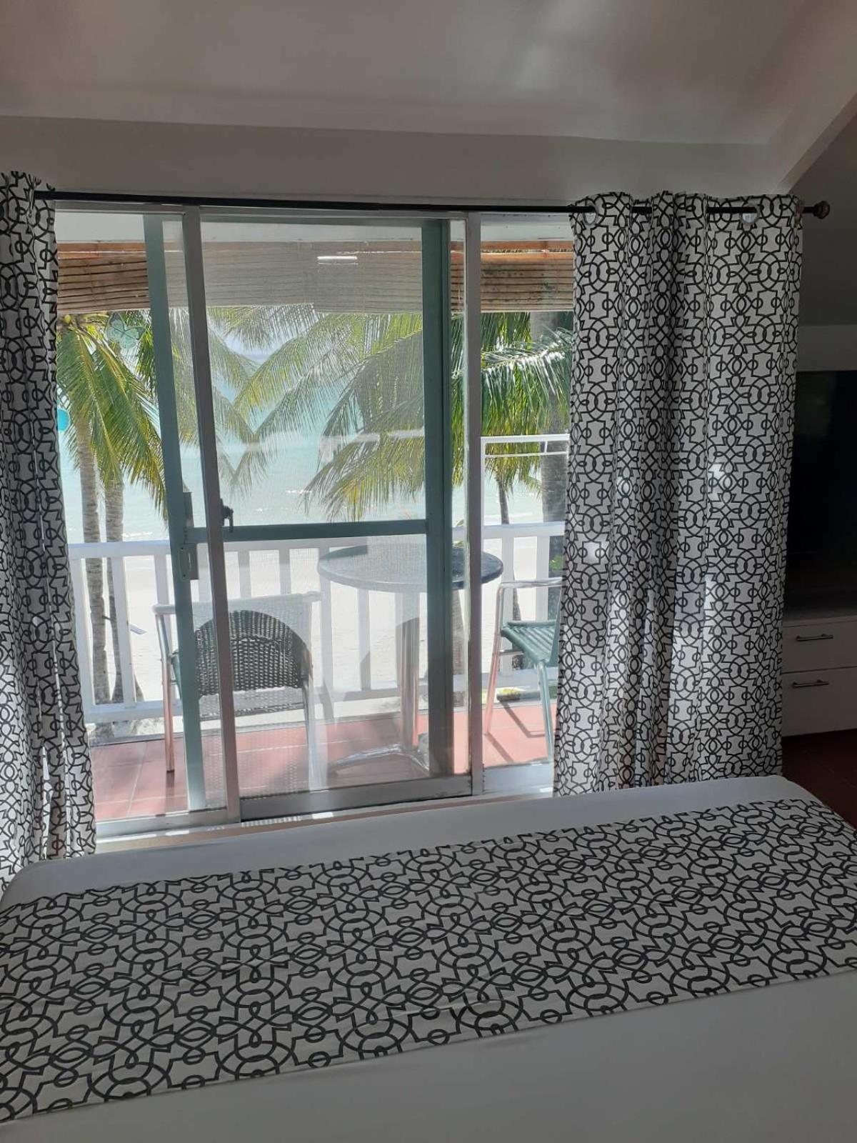 Bluewaves Beach House Balabag  Экстерьер фото