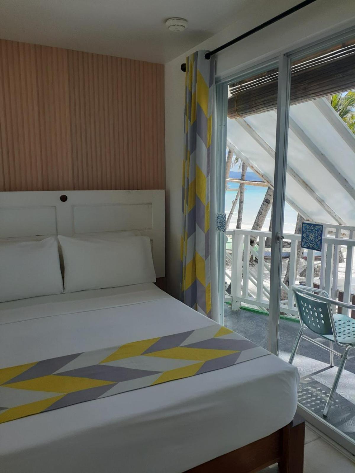 Bluewaves Beach House Balabag  Экстерьер фото