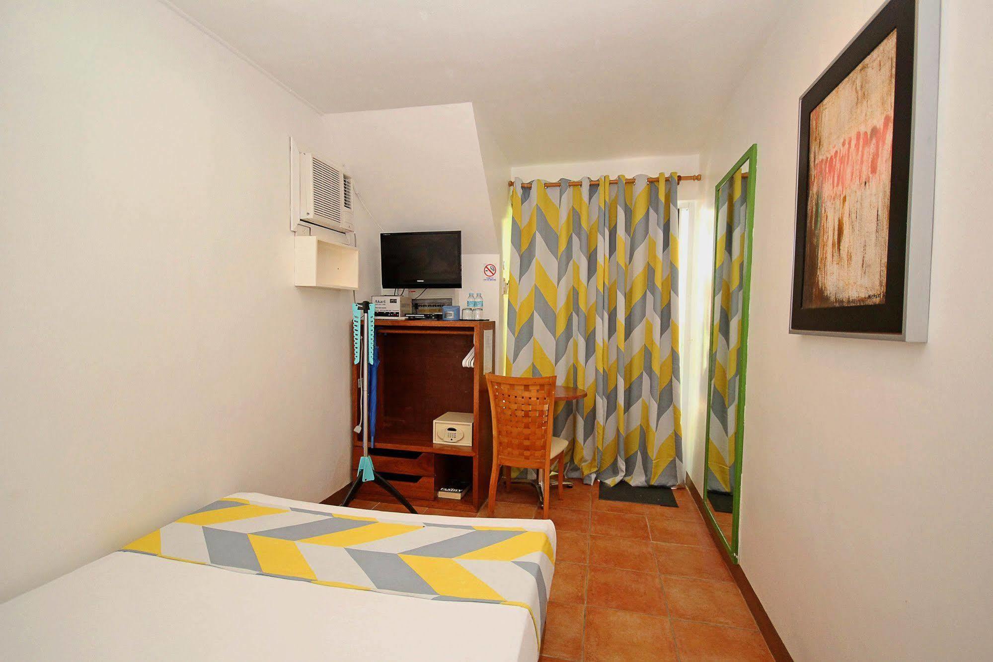 Bluewaves Beach House Balabag  Экстерьер фото