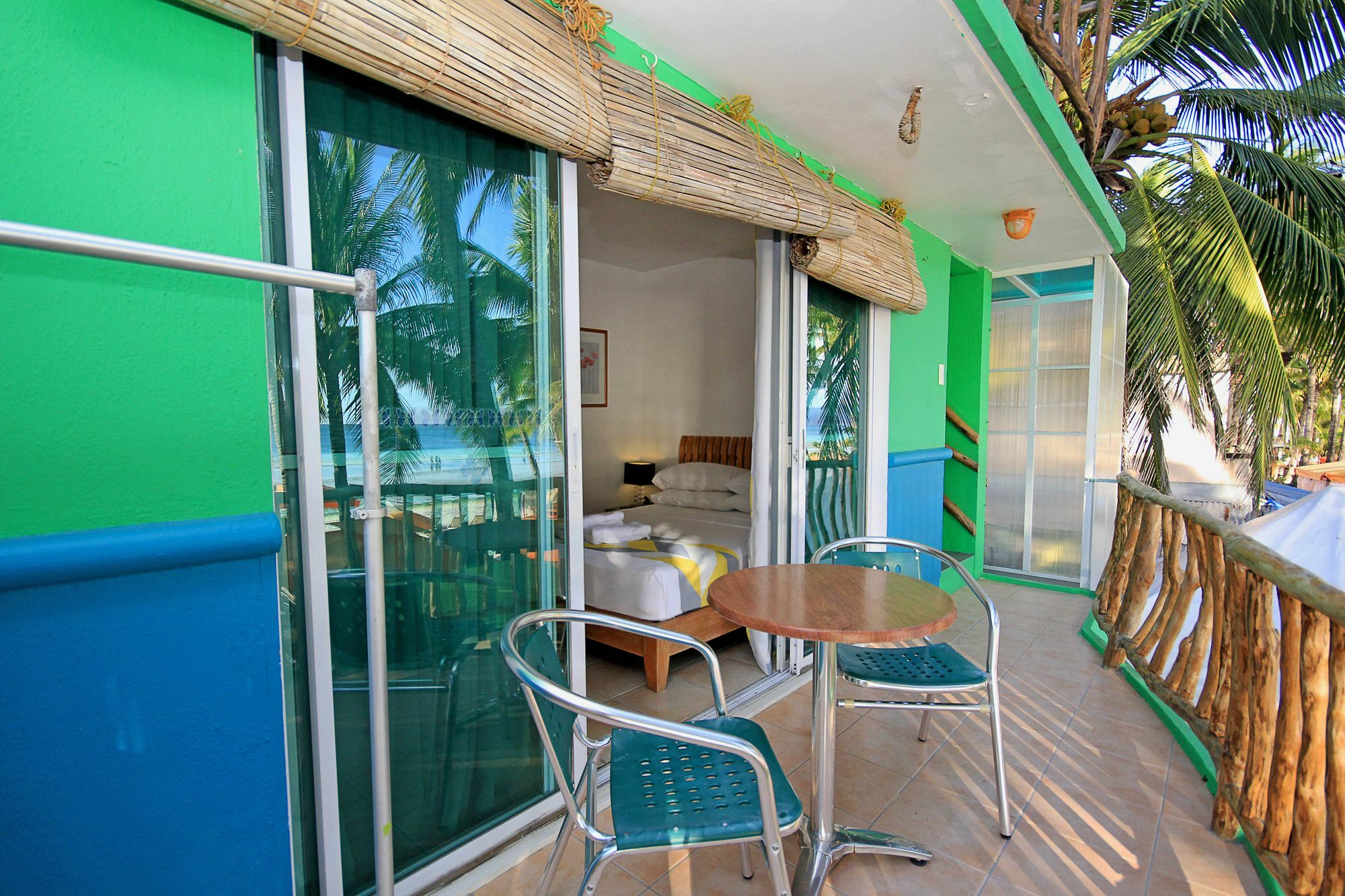 Bluewaves Beach House Balabag  Экстерьер фото