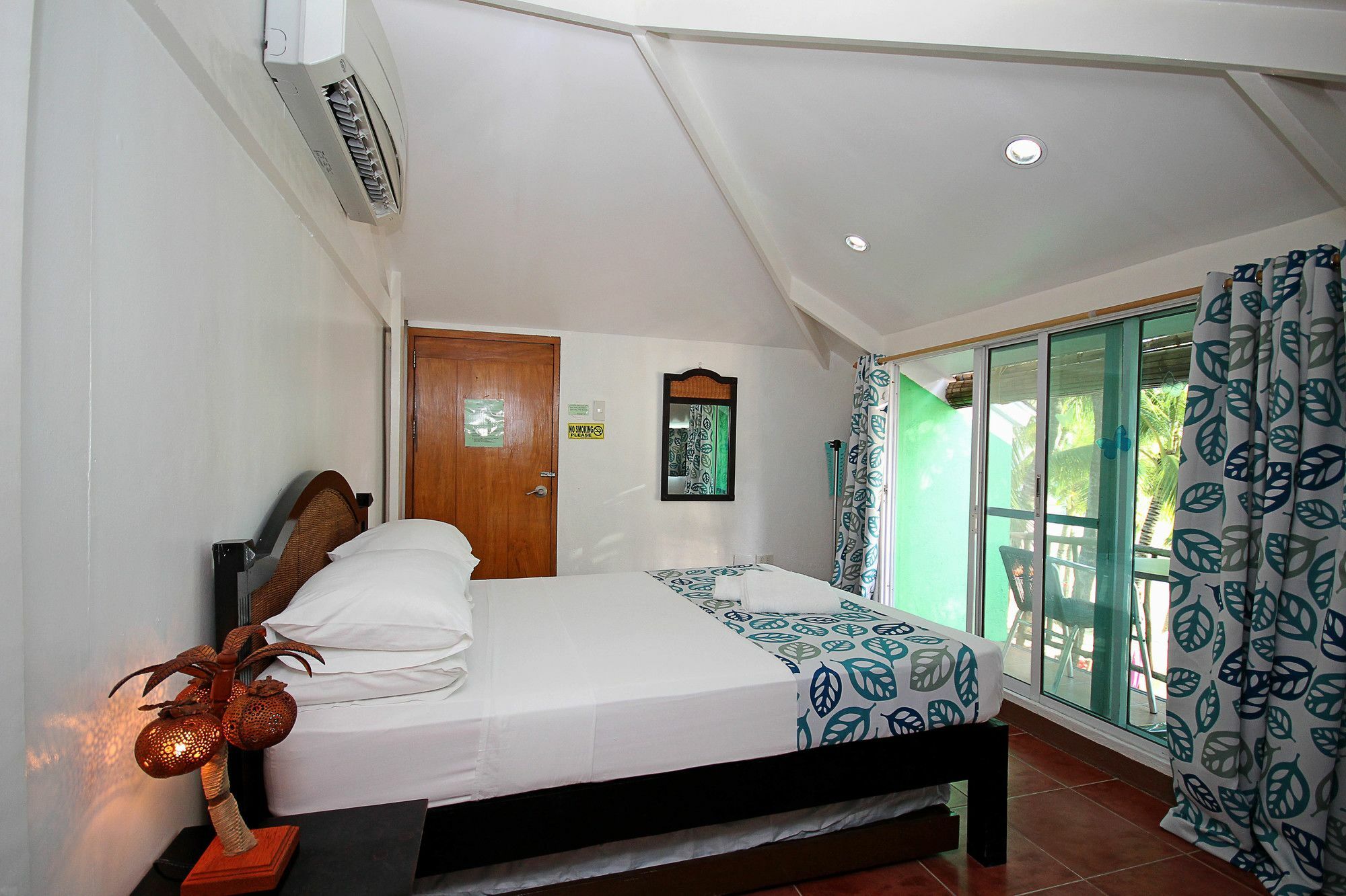 Bluewaves Beach House Balabag  Экстерьер фото